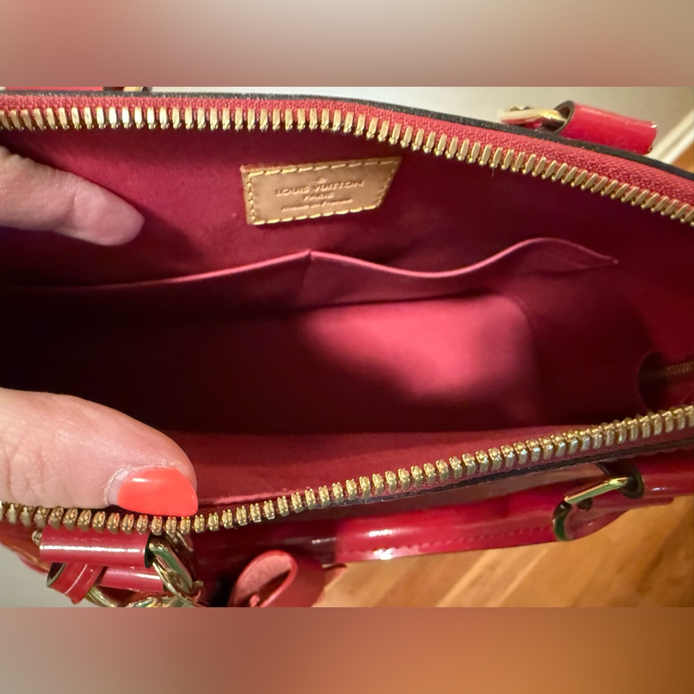 Louis Vuitton Alma Vernis Leather Handbag - Picture 3 of 3